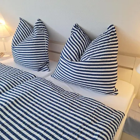 Suedpol - Helle Stilvolle Wohnung, Privater Balkon - Zentral In Hafennaehe Mit Highspeed Wlan Pellworm
